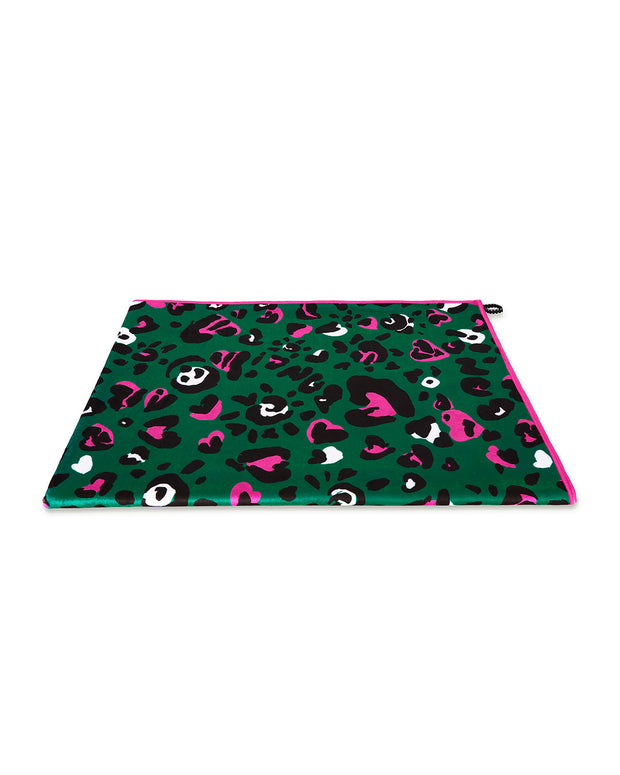 The CAMO CHAMELEON quick-dry microfiber towel in a forest green color with white and pink camo print made by the Bang! brand of men&