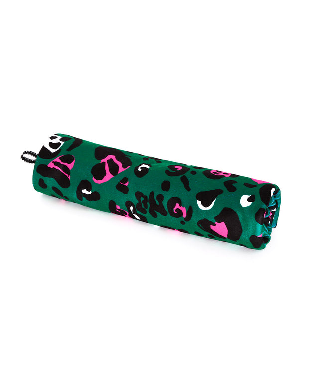 The CAMO CHAMELEON quick-dry microfiber towel in a forest green color with white and pink camo print made by the Bang! brand of men&