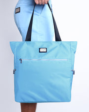 The COASTAL BLUE Poolside Tote Bag in a light blue color. This perfect day tripper bag protect your belongings from spills and splashes designed by DC2 in Miami.