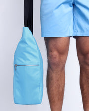 View the large COASTAL BLUE men’s handbag, perfect for storing travel essentials, sportswear, and beach supplies, including laptops, wallets, etc. The front and side pockets provide quick access to your water bottle, umbrella, and other small items.